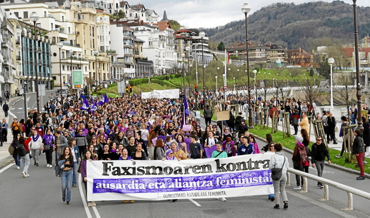 Manifestación que recorrió el centro de Donostia tras partir del túnel del Antiguo.