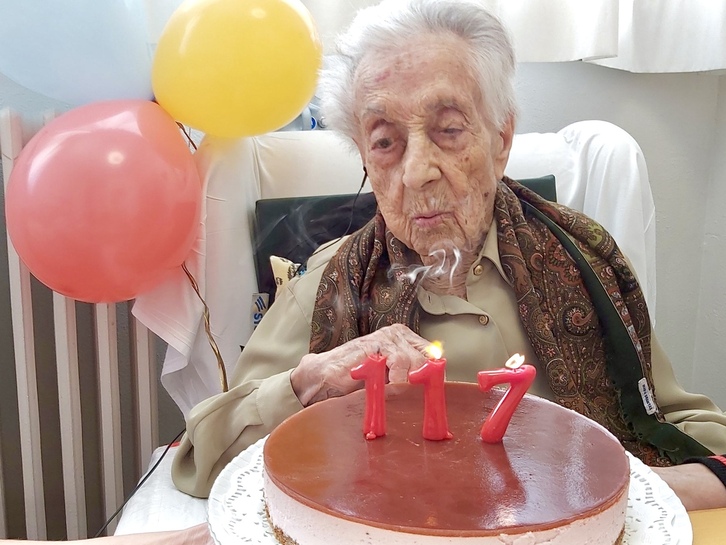 María Branyas Morera, celebrando su 117 cumpleaños.