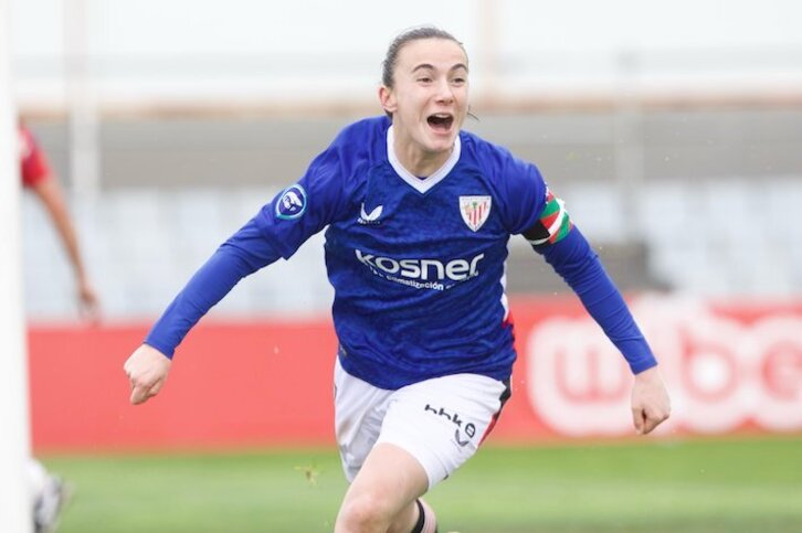 Azkona celebra el gol que adelantaba a las vizcainas en el marcador.