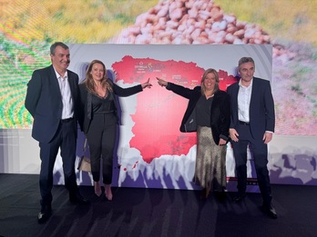 Organizadores de la Vuelta y representantes institucionales, en la presentación.