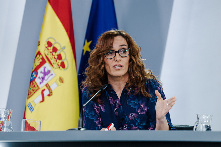 La ministra de Sanidad, Mónica García, explicando los detalles de su proyecto.