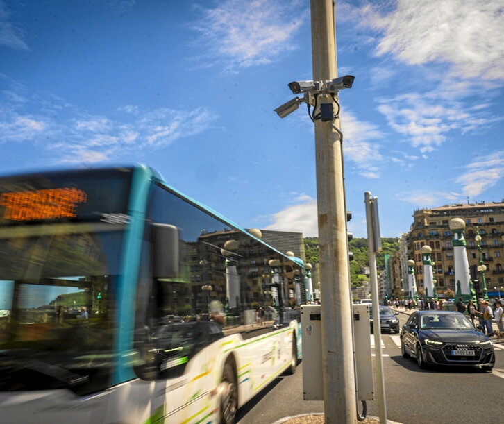 Cámara de vigilancia en la ZBE de Donostia.