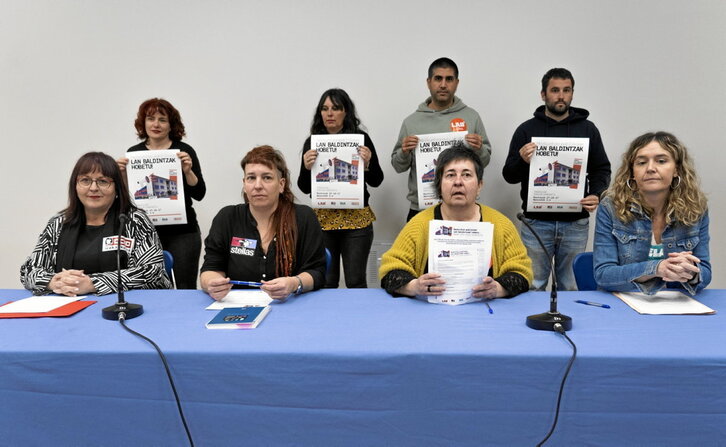 LAB, Steilas, ELA eta CCOOko ordezkariak, atzo Bilbon emandako prentsaurrekoan.