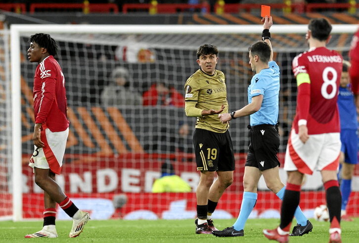 La roja a Aramburu fue la puntilla para una Real que había dado la cara hasta ese momento.