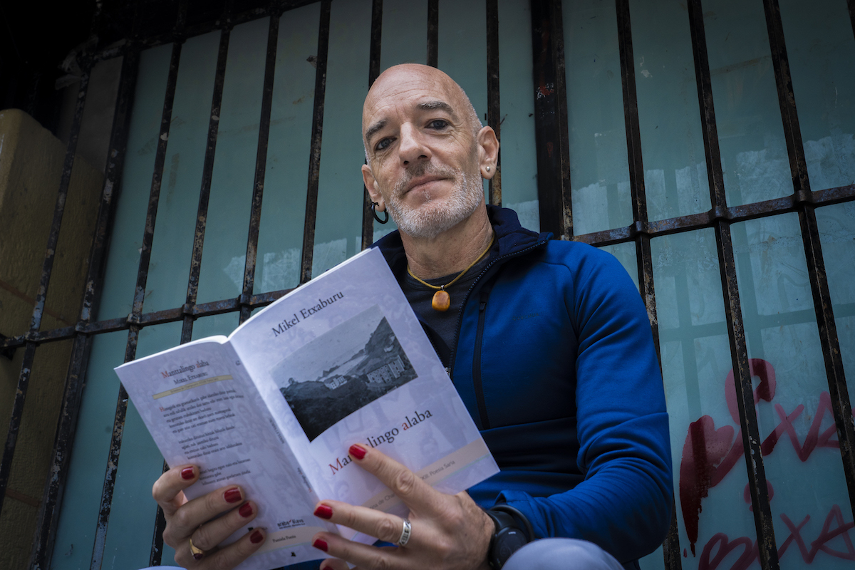 Mikel Etxaburu idazlea.