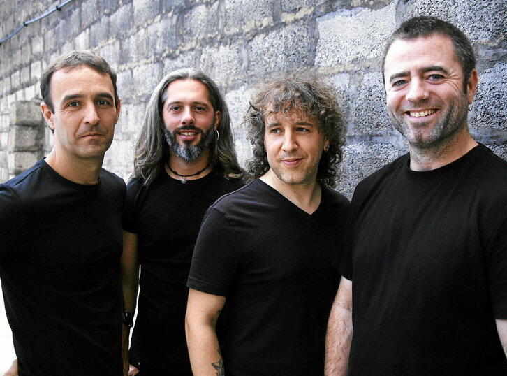 Martin Larrañaga, Ibon Aginaga, Ixak Arruti eta Urtzi Olaziregi dira Izan Bai taldeko kideak.