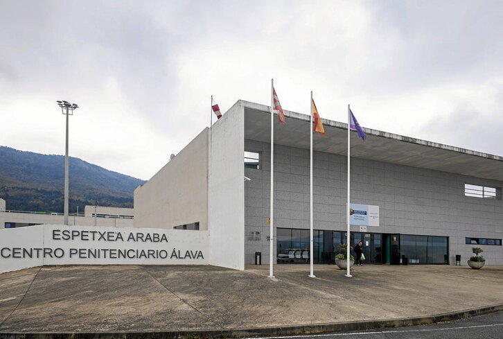 Imagen exterior de la prisión de Zaballa, en el municipio de Iruña Oka.