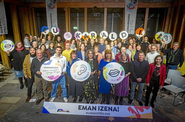 Euskaraldian izena emateko epea atzo ireki zuten Gasteizen egindako ekitaldian.