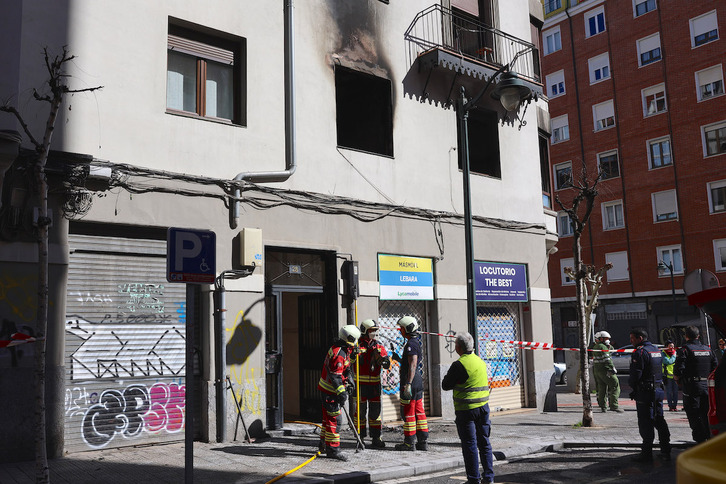 El incendio se ha producido en un primer piso de la calle Labayru.