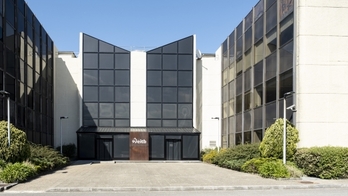 EiTBk Miramonen duen egoitzaren sarrera.