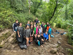 Gazteentzako udako auzolandegien kanpaina berria abiarazi du Lakuak.