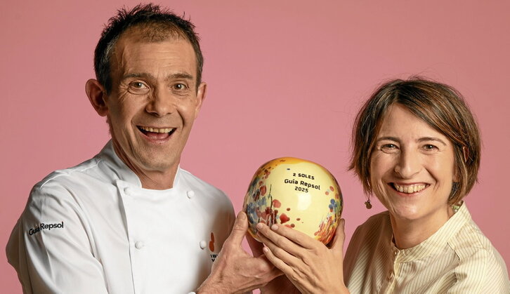 Jon y Arantza Alaya celebran su segundo Sol al frente del restaurante Laia de Hondarribia.
