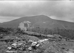 Besteak beste, argazkiak, familia bizipenak edota oroitzapenak bildu nahi ditu Gerediaga Elkarteak. Irudian, Urkiolako trintxerak.