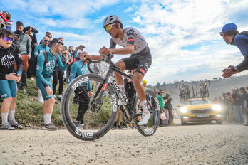 Isaac del Toro, del UAE, en una carrera anterior.