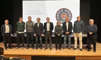 La directiva de Gipuzkoa Basket, ante la Junta General de Accionistas.