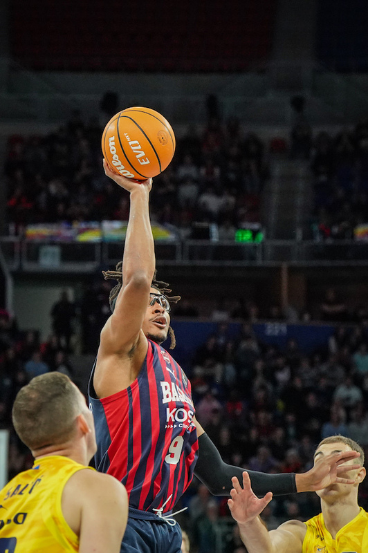 Aparte de la baja de Kamar Baldwin, persiste la duda de Chima Moneke.