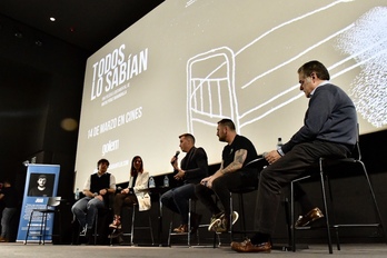 Participantes en el coloquio previo al visionado del documental en los Golem Alhóndiga de Bilbo.