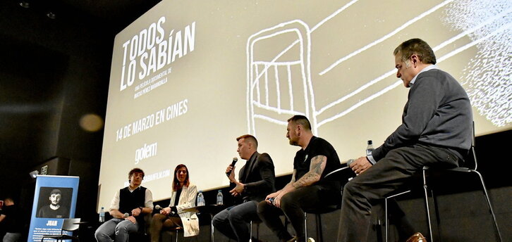 Imagen del coloquio que tuvo lugar en Golem Alhóndiga, en Bilbo, previo al preestreno del documental.