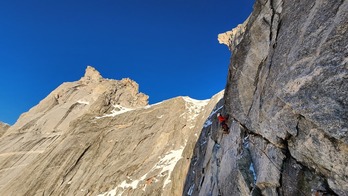 Alpinista suitzarrak Punta Piodaren iparraldeko hormaren lehen igoerarekin egin dira.