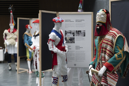 Herrialde osoko jantziak aurkituko ditu bisitariak.