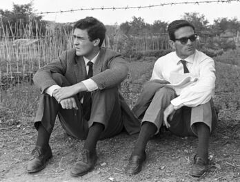 Bertolucci y Pasolini, en un rodaje por aquella época.