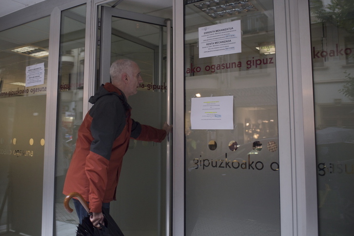 Errenta aitorpenaren egiteko Donostiako Antso Jakitunaren kaleko bulegoa. 