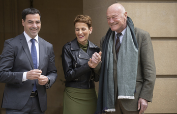 Imanol Pradales, María Chivite y Alain Rousset sonríen al inicio de la Asamblea General de la Eurorregión Nafarroa-CAV-Nueva Aquitania, en Iruñea.