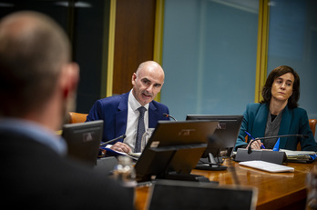 Andoni Aldekoa en el Parlamento de Gasteiz.