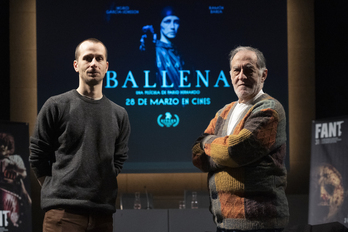 El director Pablo Hernando y el actor Ramón Barea en la presentación de la película 'Una ballena'. 