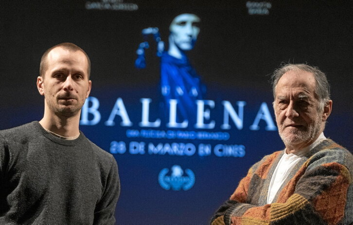 El director Pablo Hernando y el actor Ramón Barea en la presentación de la película «Una ballena».