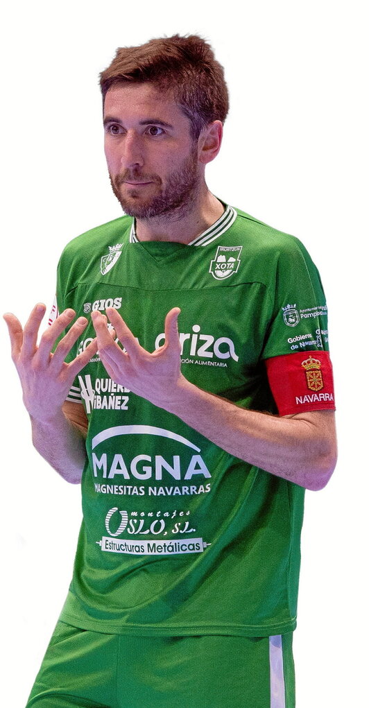 Roberto Martil, ejerciendo de capitán.