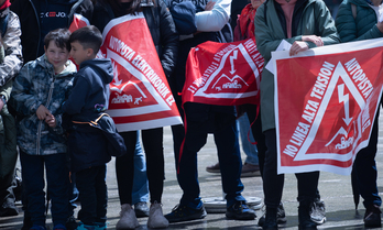 Protesta de la plataforma contra las líneas de alta tensión en Nafarroa.
