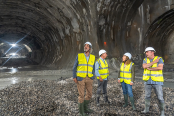 La consejera Susana García Chueca, durante una visita a las obras del Metro de Donostia el año pasado. 
