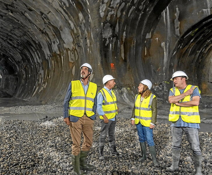 Susana García Chueca, durante una visita a las obras del Metro de Donostia.
