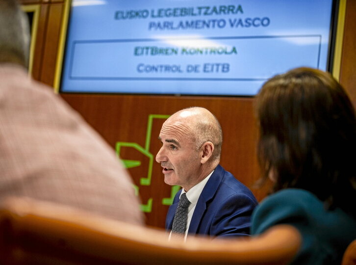 Andoni Aldekoa, asteazkenean, Gasteizko Parlamentuan.