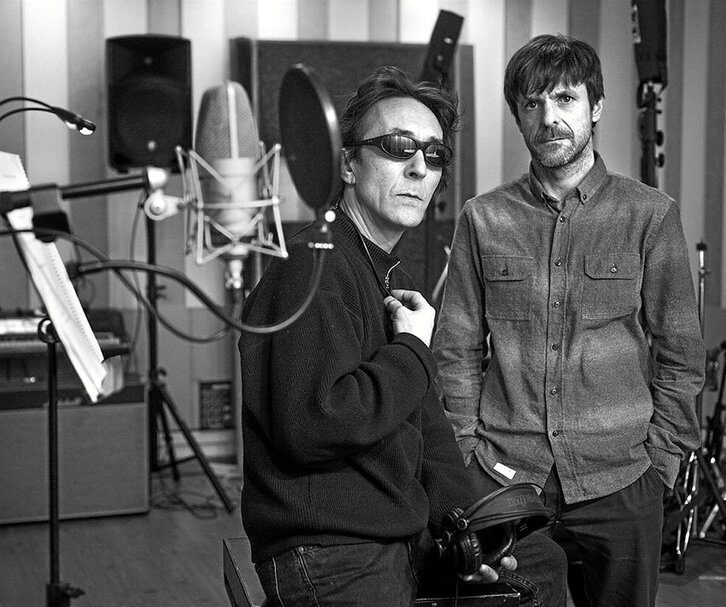 Rafael Berrio, en 2010, bajo una de sus frases.