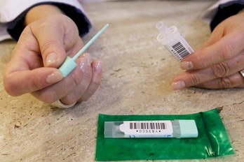 Kit para realizar en casa la prueba para detectar el cáncer de colon.