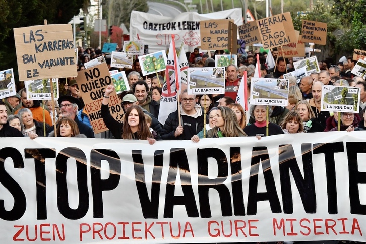 Manifestación en Las Karreras contra el proyecto para la variante.