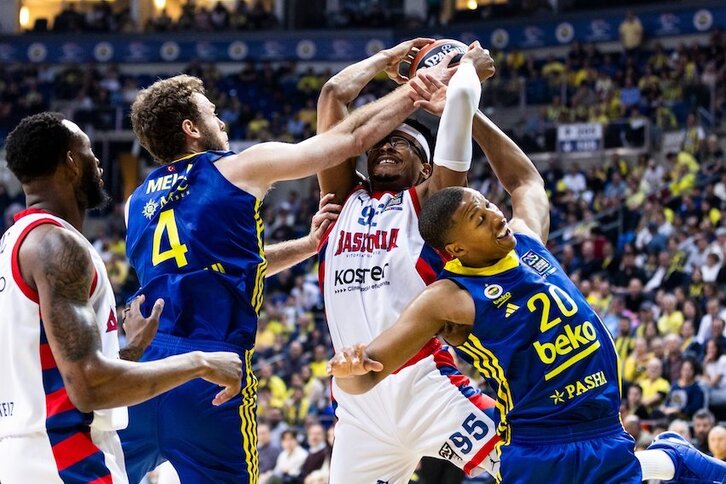 Los gasteiztarras han tardado demasiado en reaccionar y luego se han quedado con la miel en los labios.