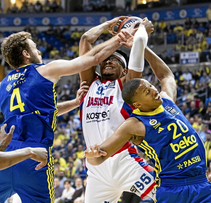 La brega y las ganas de remontar de Saski Baskonia llegaron tarde y sin premio.