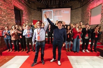 Javier Hurtado y Eneko Andueza, en el congreso del PSE de Araba, celebrado este sábado en Gasteiz. 