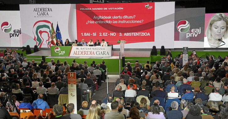 Primera jornada de la asamblea general del PNV en el frontón Atano III de Donostia, donde ayer se votaron las ponencias.
