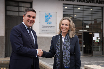 Mikel Jauregi Industria sailburua eta Izaskun Goñi Pasaiako Portuko presidente berria.