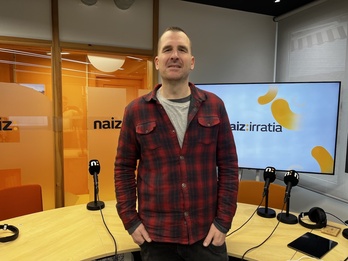 Aitor Aldanondo musikaria NAIZ irratiako estudioetan