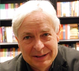 El novelista inglés Jonathan Coe visitará Donostia.