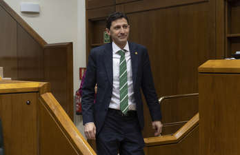 Noël D'Anjou en el Parlamento de Gasteiz.