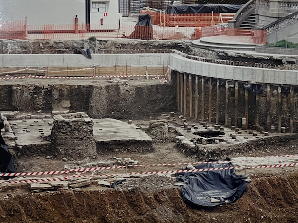 Imagen de las termas romanas localizadas durante la obras del aparcamiento de la plaza del Castillo. (NAIZ)
