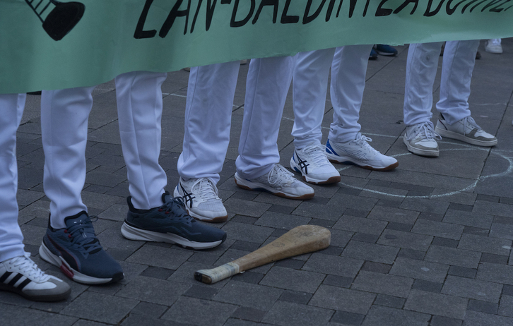 Innapalako palista profesionalak greban daude euren eskubideen alde.