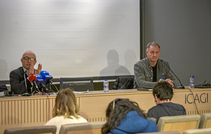 Joseba Belaustegi y José Mari Izeta, en la comparecencia de GuraSOS ayer en Donostia.