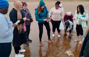 Lagun talde bat laginak hartzen programaren barruan.